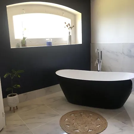 Labastilac Plume Bed & Breakfast Garganvillar